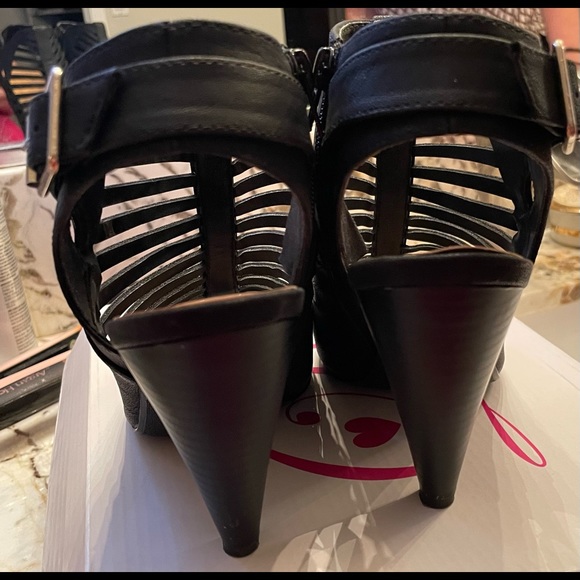 My delicious shoes, black open toe strapped heel, size 8.5 worn once . - Picture 6 of 6